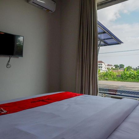 Reddoorz Plus Near Solo Baru Экстерьер фото