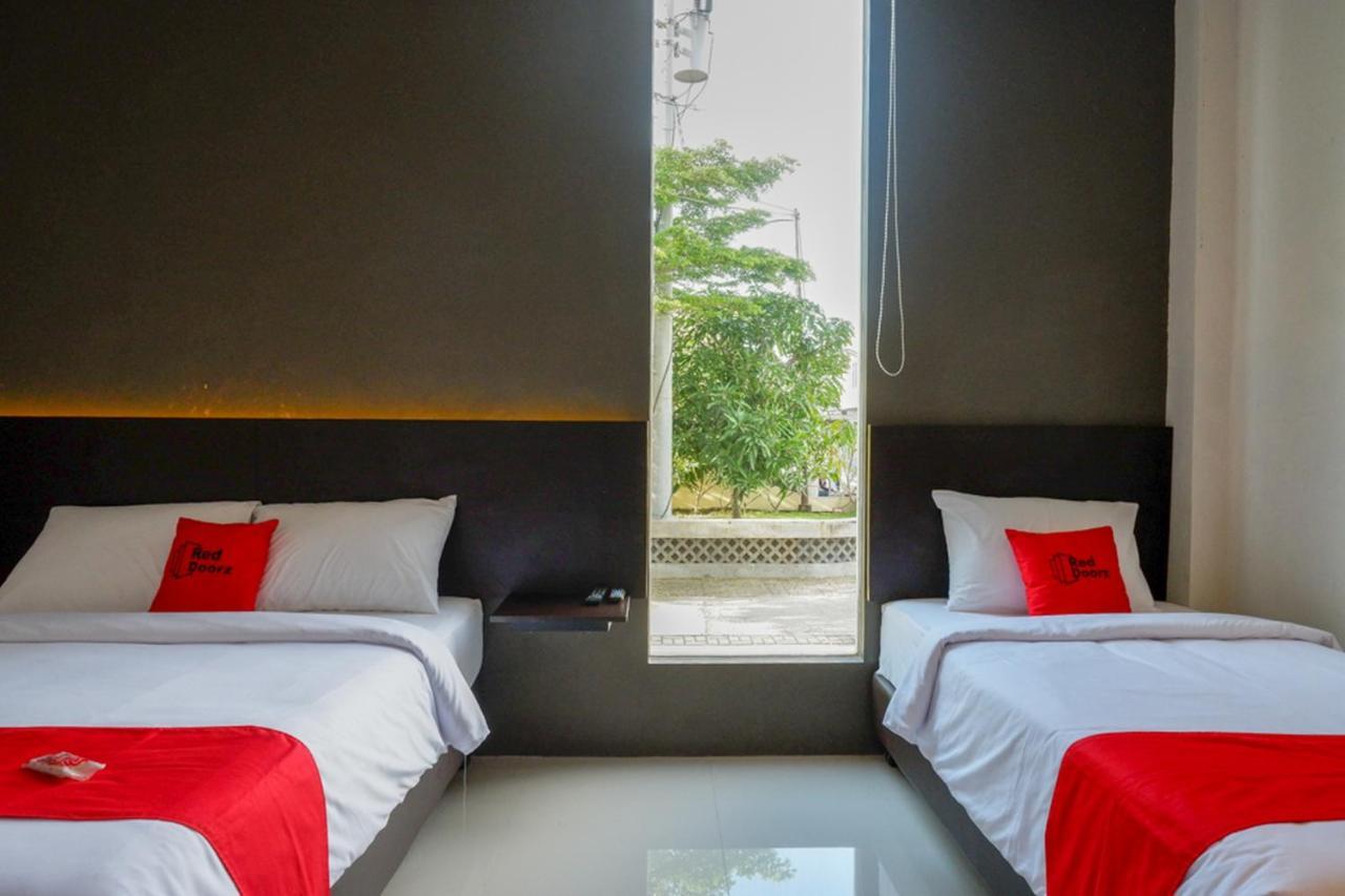 Reddoorz Plus Near Solo Baru Экстерьер фото