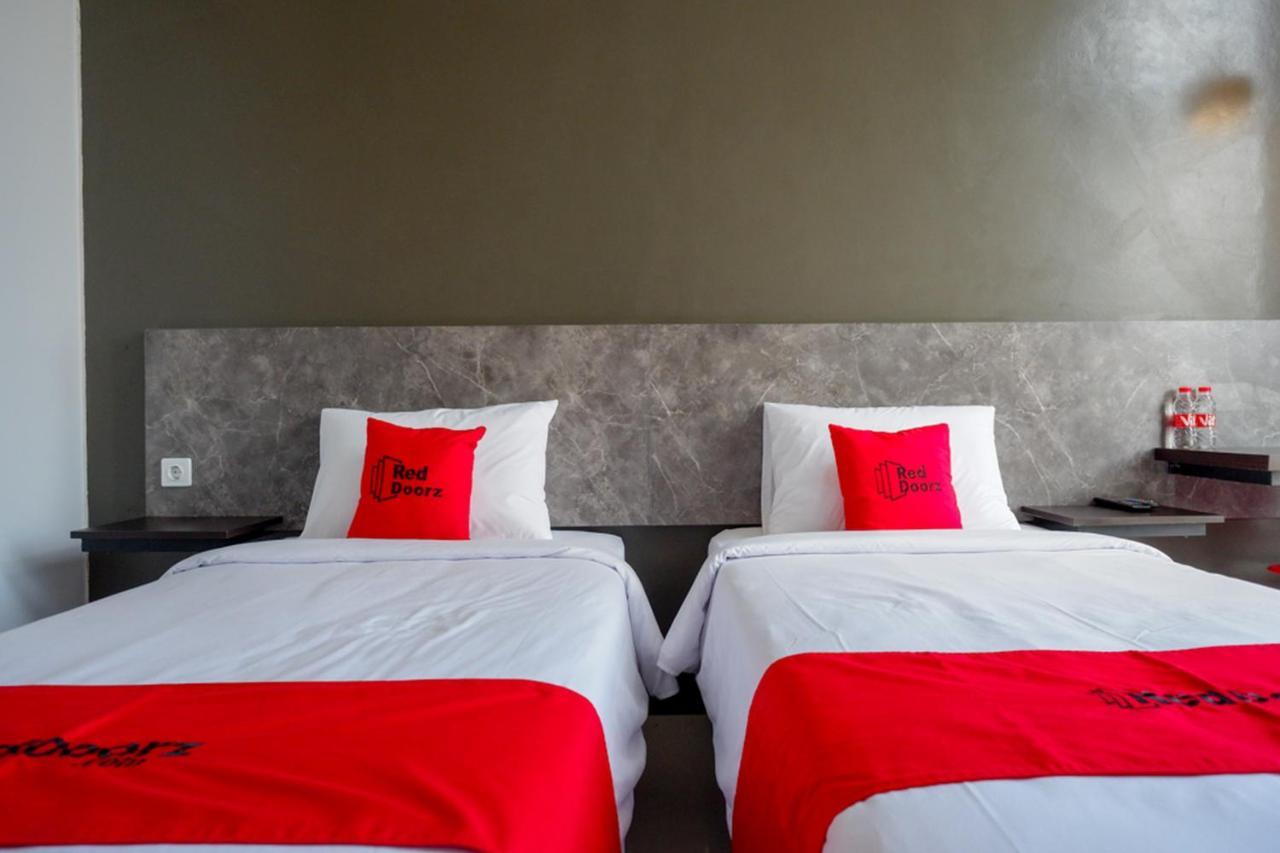 Reddoorz Plus Near Solo Baru Экстерьер фото