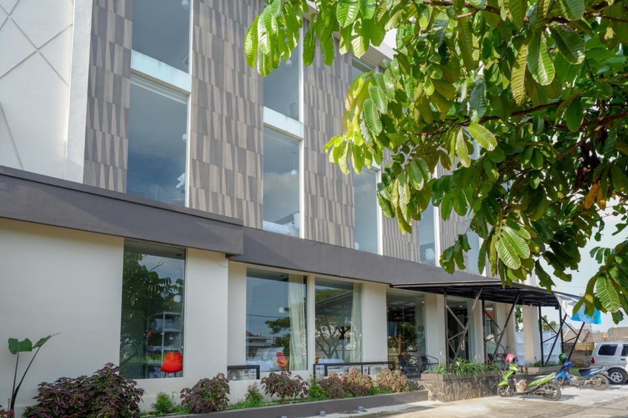 Reddoorz Plus Near Solo Baru Экстерьер фото