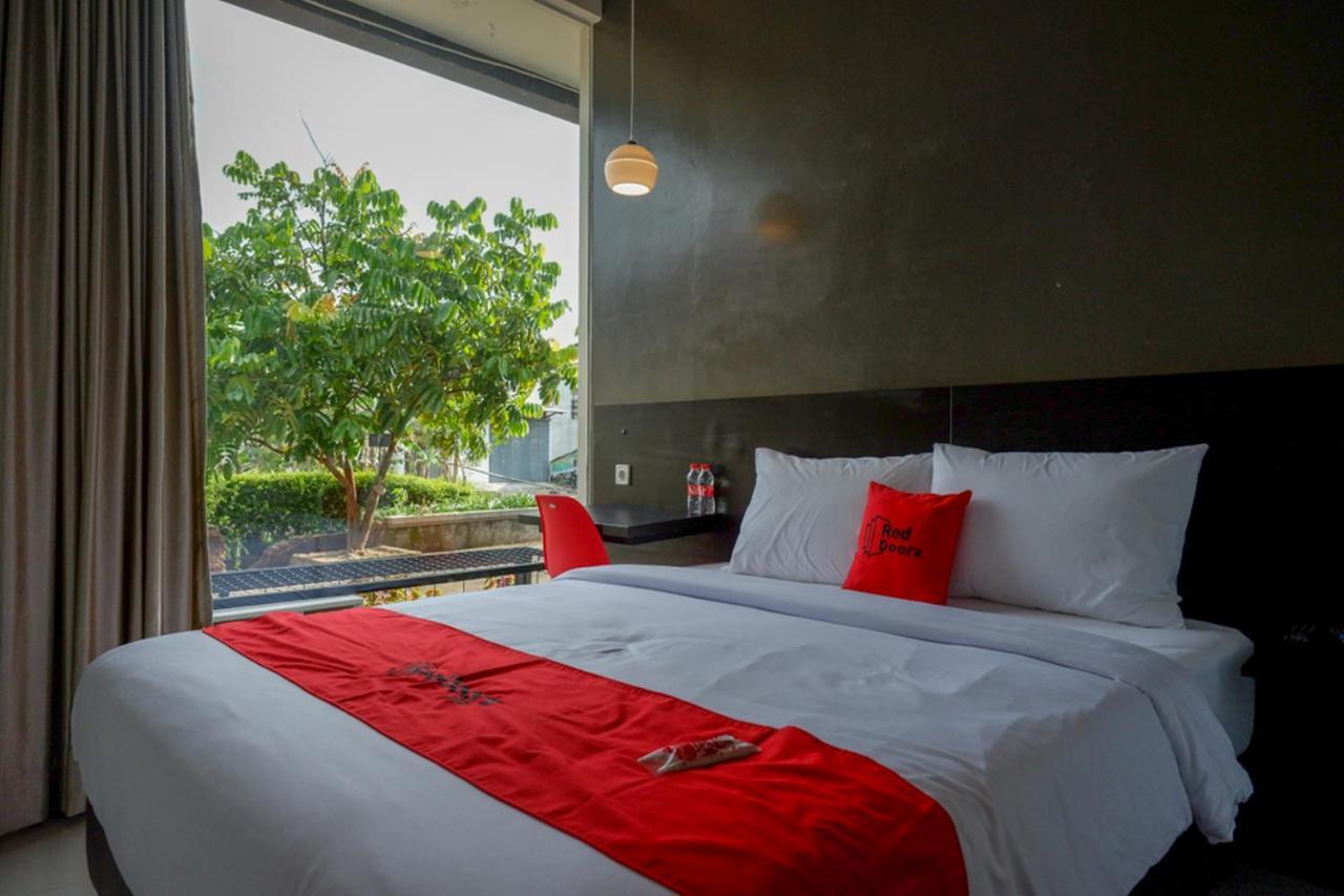 Reddoorz Plus Near Solo Baru Экстерьер фото