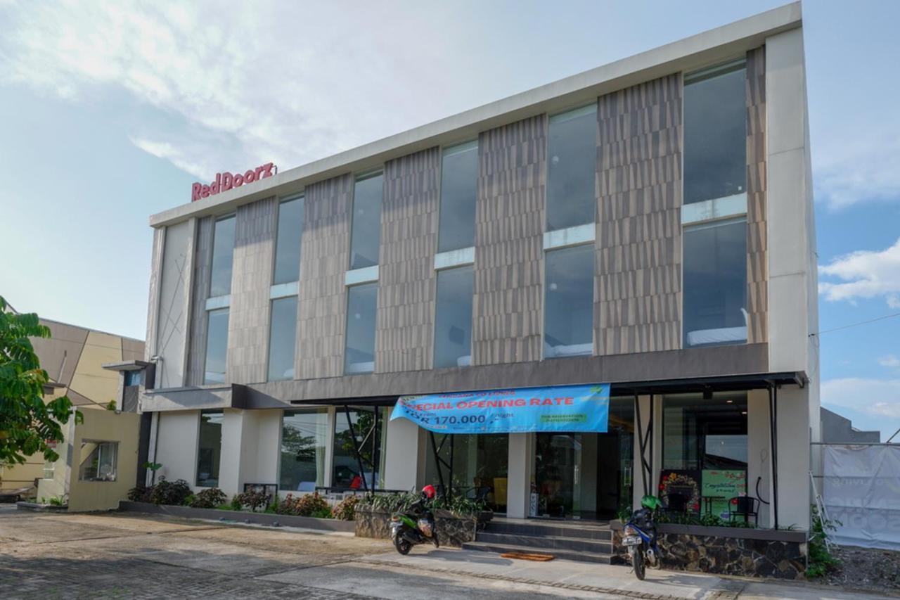 Reddoorz Plus Near Solo Baru Экстерьер фото