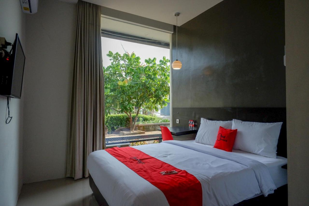 Reddoorz Plus Near Solo Baru Экстерьер фото