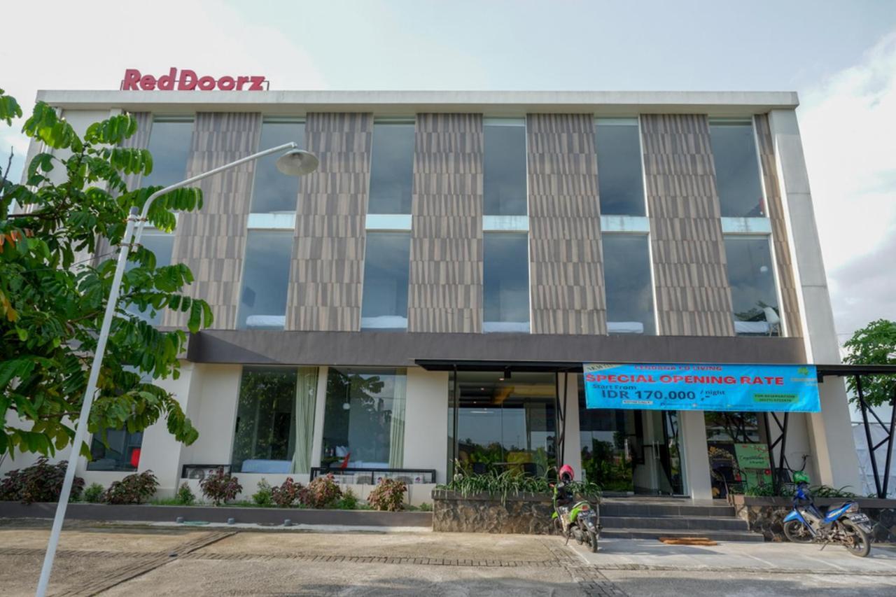 Reddoorz Plus Near Solo Baru Экстерьер фото