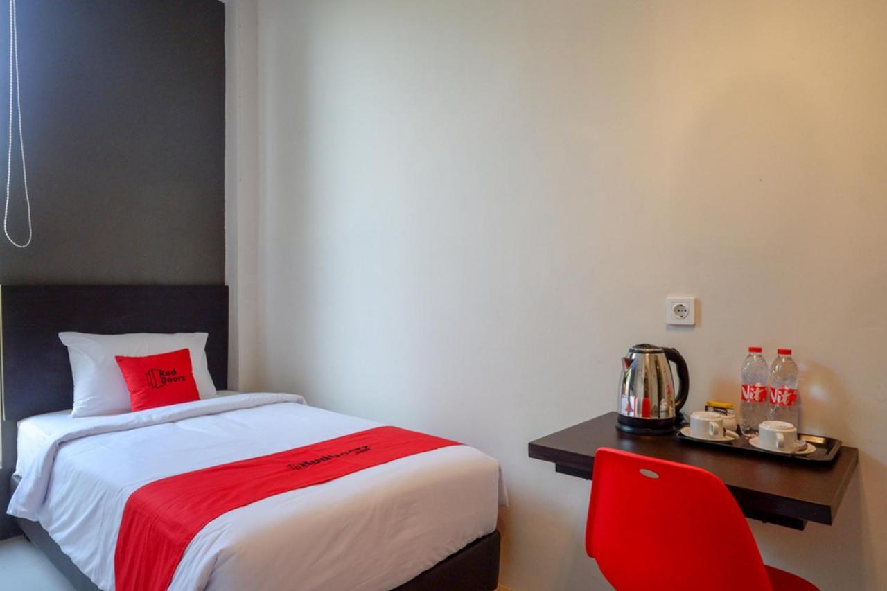 Reddoorz Plus Near Solo Baru Экстерьер фото
